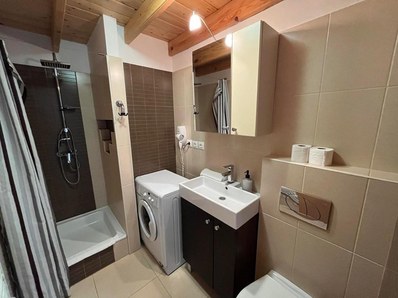 City Apartman Haz バラトンレッレ エクステリア 写真