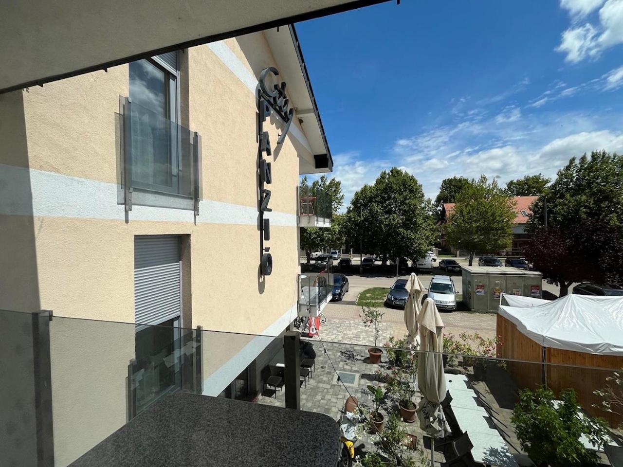 City Apartman Haz バラトンレッレ エクステリア 写真