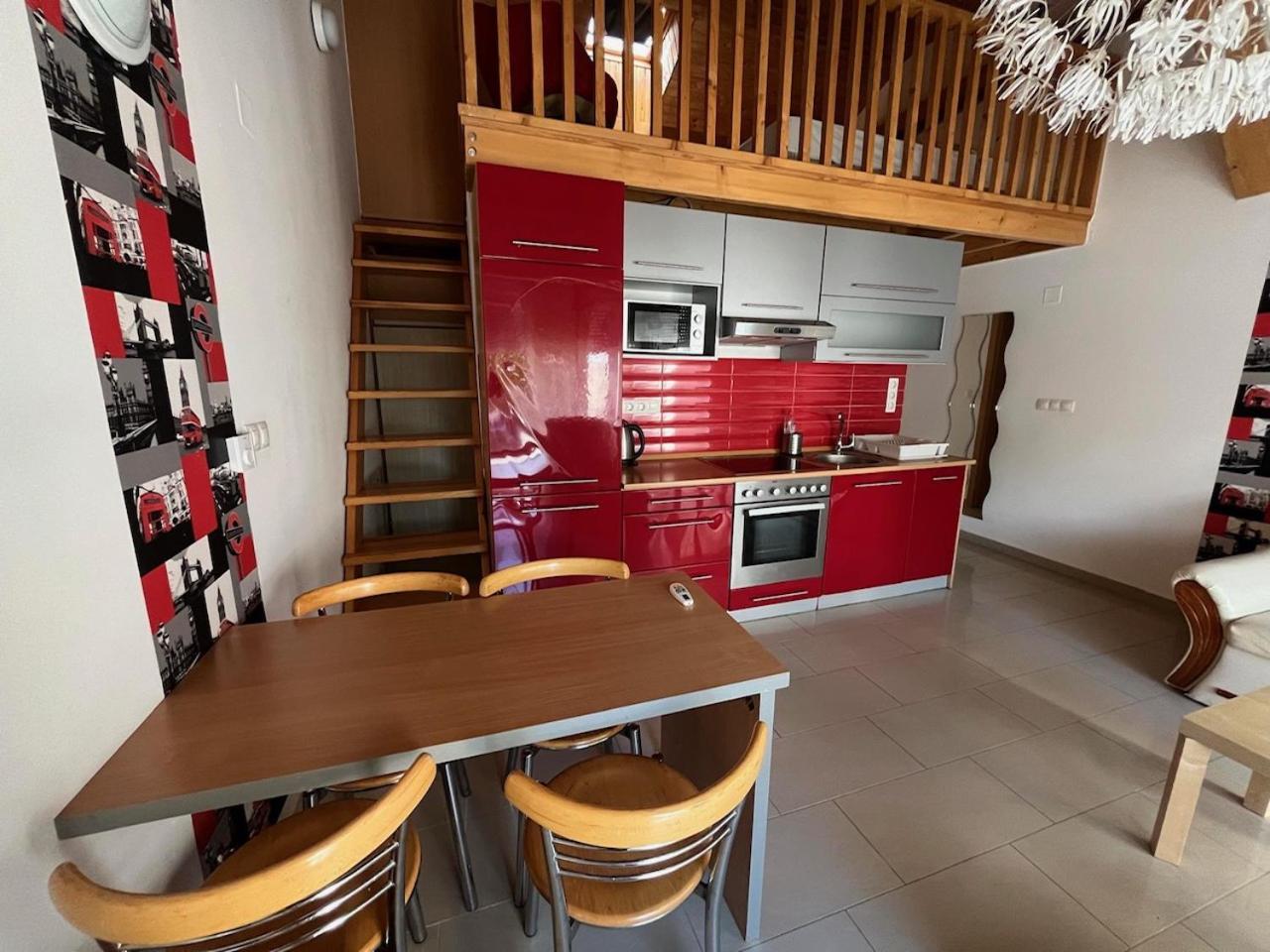 City Apartman Haz バラトンレッレ エクステリア 写真