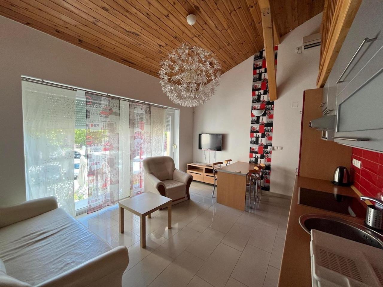 City Apartman Haz バラトンレッレ エクステリア 写真