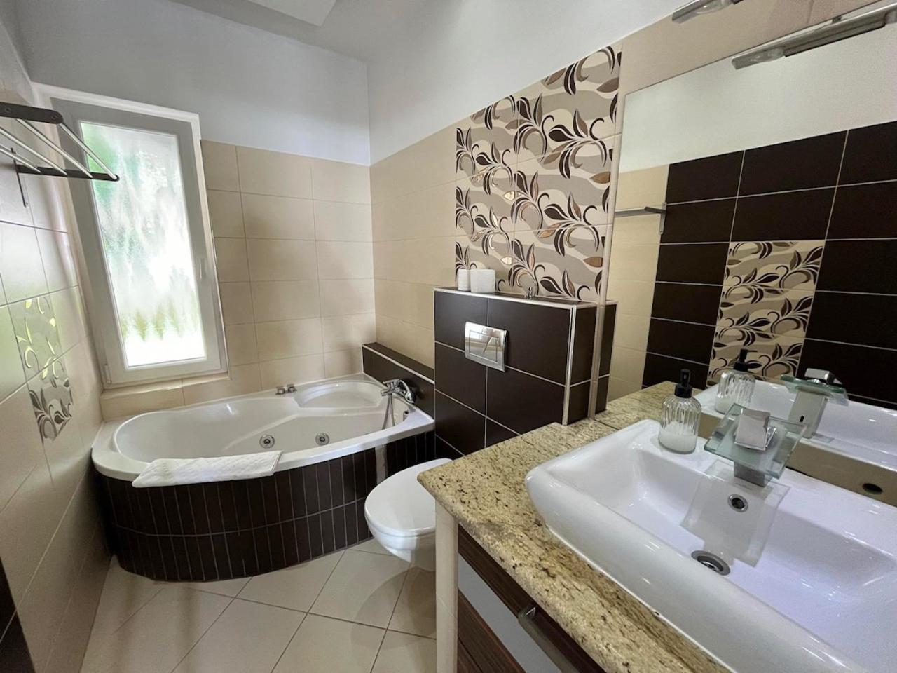 City Apartman Haz バラトンレッレ エクステリア 写真