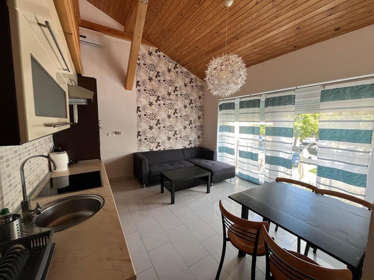 City Apartman Haz バラトンレッレ エクステリア 写真