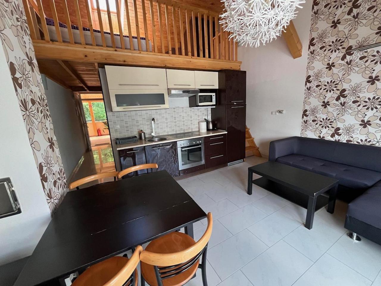 City Apartman Haz バラトンレッレ エクステリア 写真