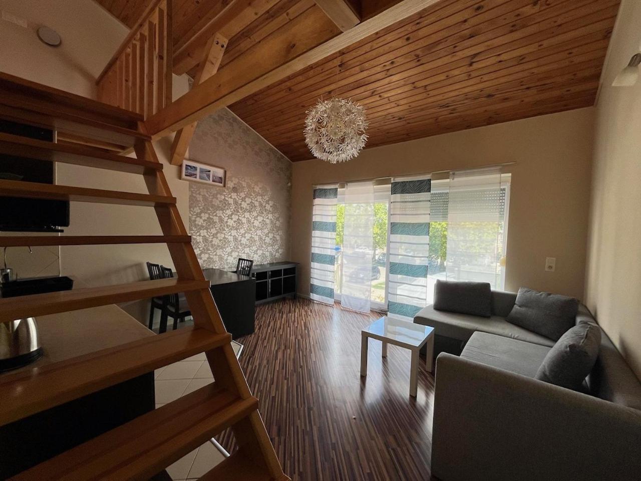 City Apartman Haz バラトンレッレ エクステリア 写真