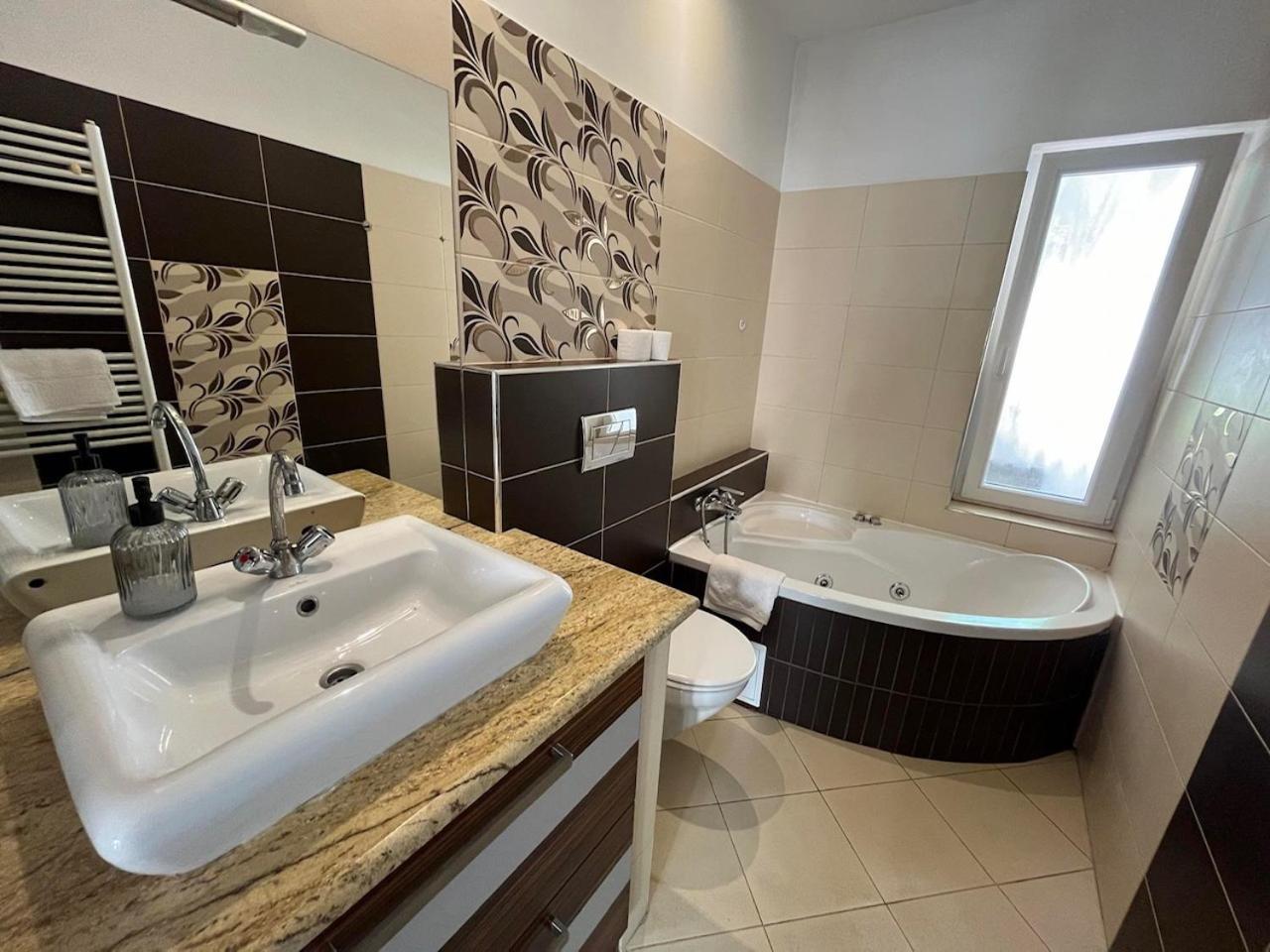 City Apartman Haz バラトンレッレ エクステリア 写真