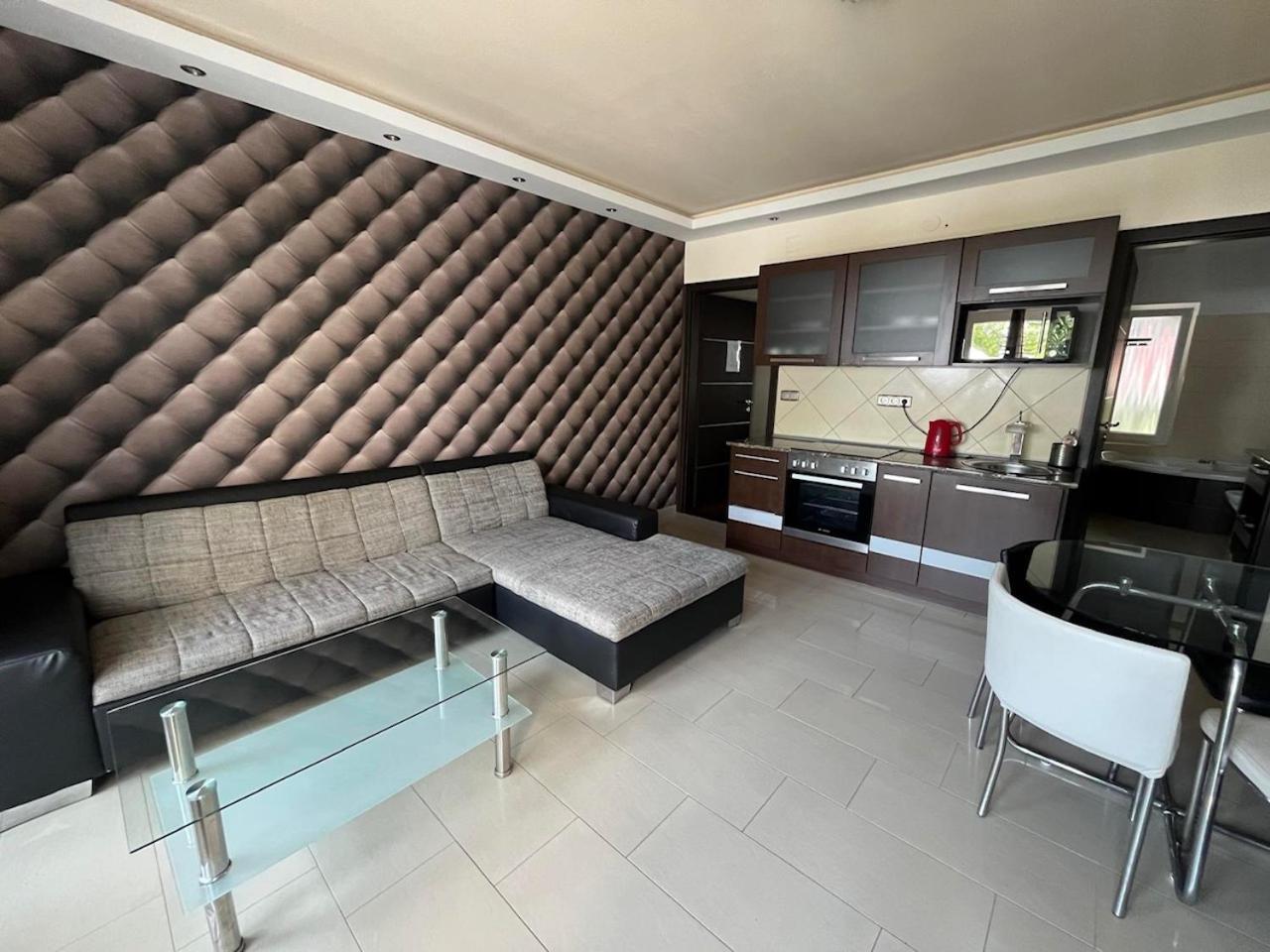 City Apartman Haz バラトンレッレ エクステリア 写真